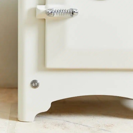 Cream Everhot cast-iron door and feet
