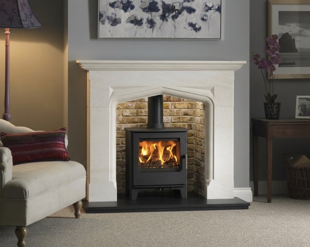 The Eaton limestone fireplace in Semiridgio with a London weathered yellow brick chamber