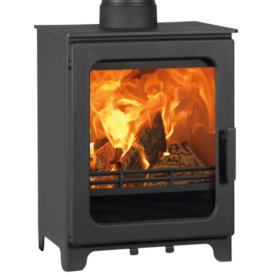 ACR Woodpecker WP5 multifuel stove with the fire lit